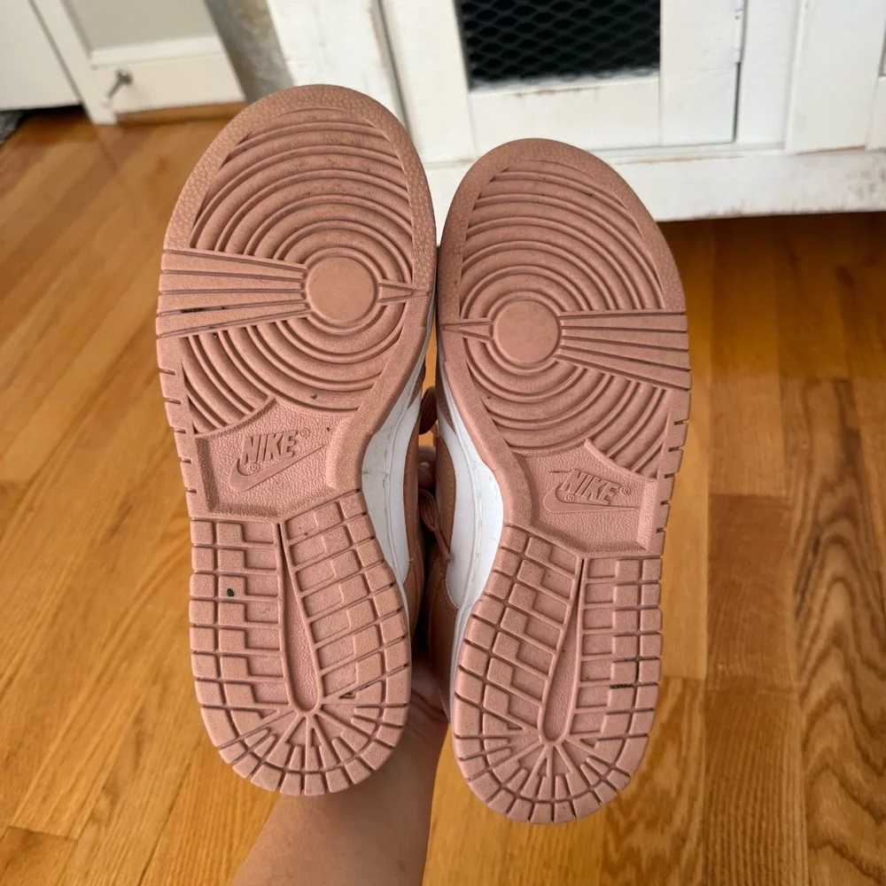 Nike Dunks low size 7.5